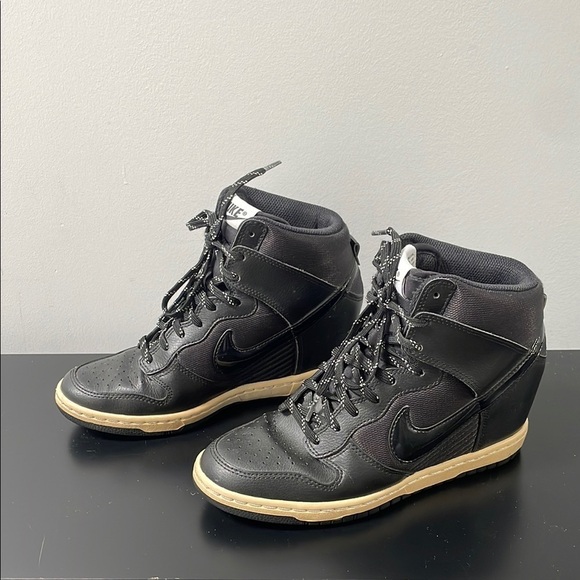 Nike womens Dunk Sky High Essential sneaker US7 Black Wedge Shoes - Picture 1 of 10